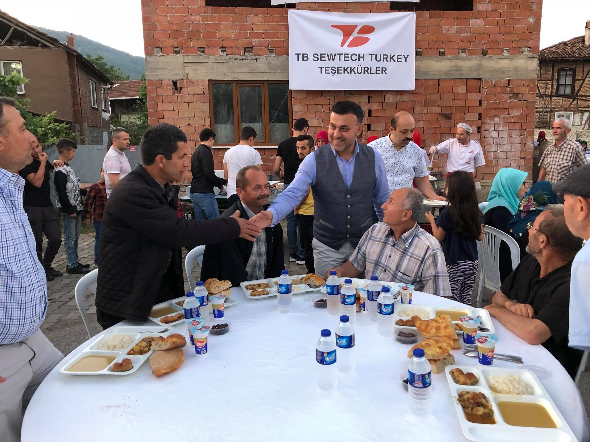Ramazanın Bereketi Mahalle İftar Sofralarında Paylaşılıyor (Şerefiye Mahallesi)