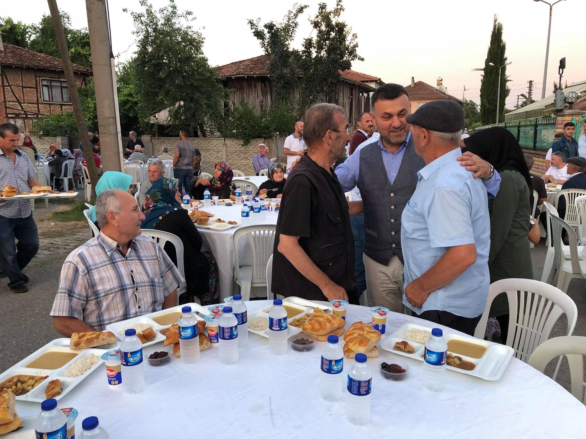 Ramazanın Bereketi Mahalle İftar Sofralarında Paylaşılıyor (Şerefiye Mahallesi)