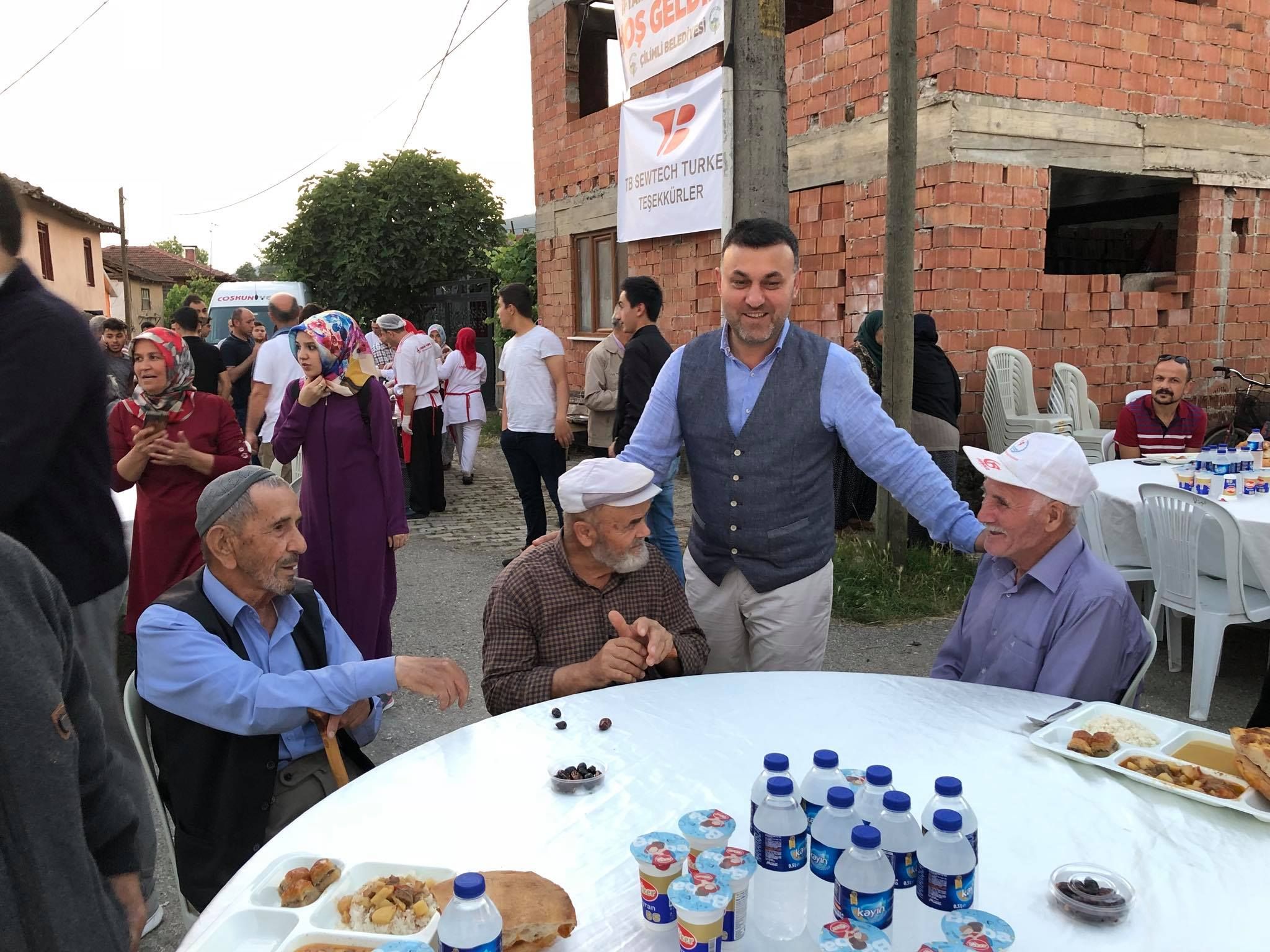 Ramazanın Bereketi Mahalle İftar Sofralarında Paylaşılıyor (Şerefiye Mahallesi)
