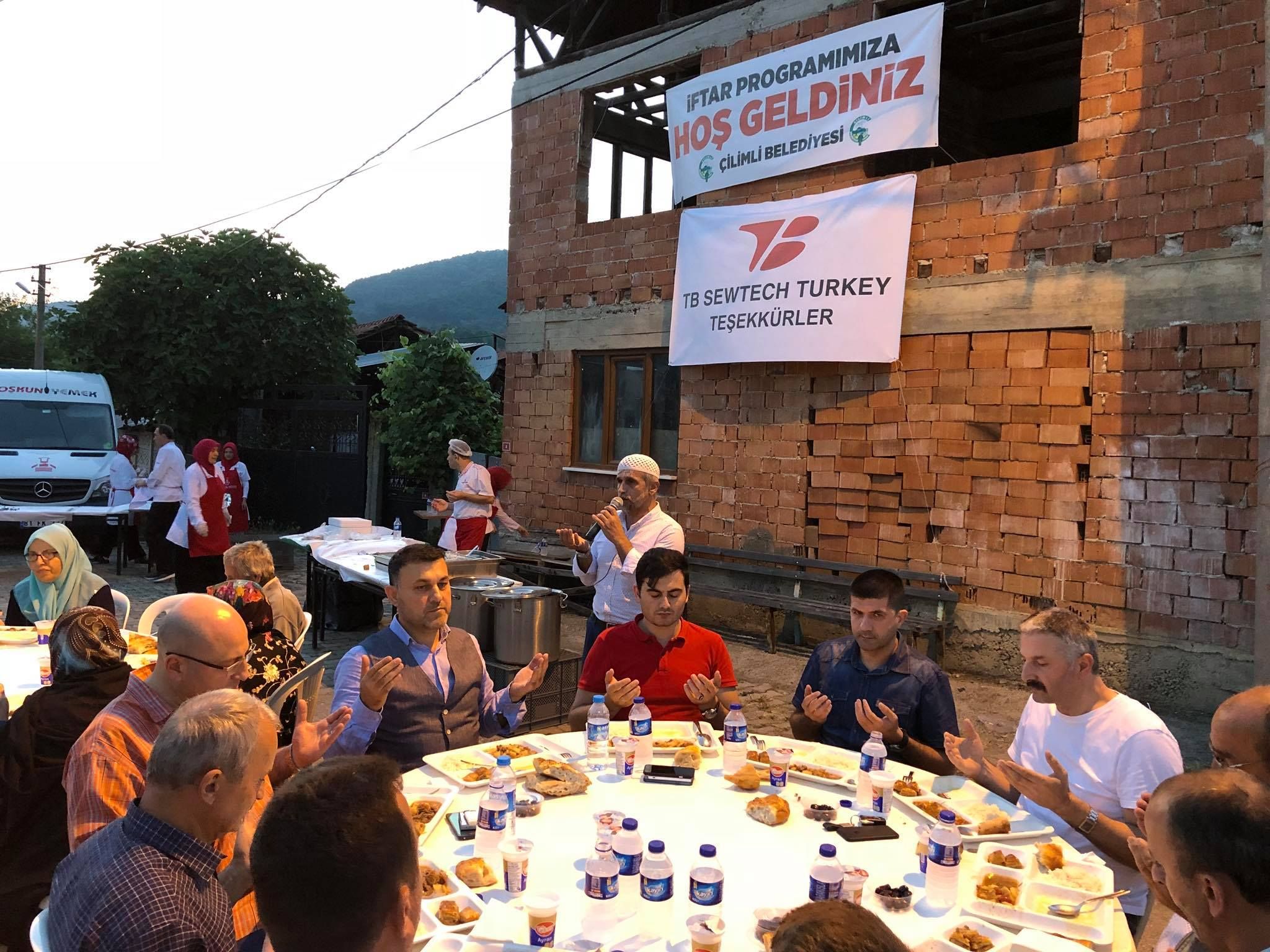Ramazanın Bereketi Mahalle İftar Sofralarında Paylaşılıyor (Şerefiye Mahallesi)