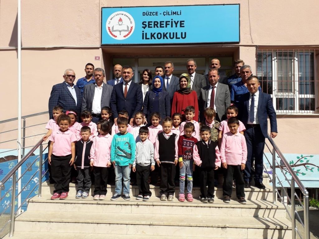 Belediye Başkanımız İlköğretim Haftası etkinlikleri kapsamında, Şerefiye İlkokulunu ziyaret etti.