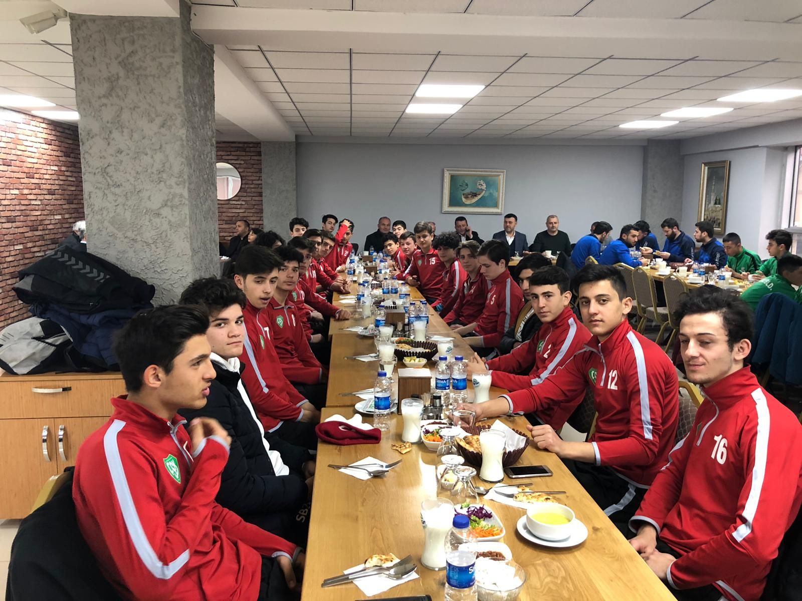Belediye Başkanımız Futbolcularla Bir araya Geldi
