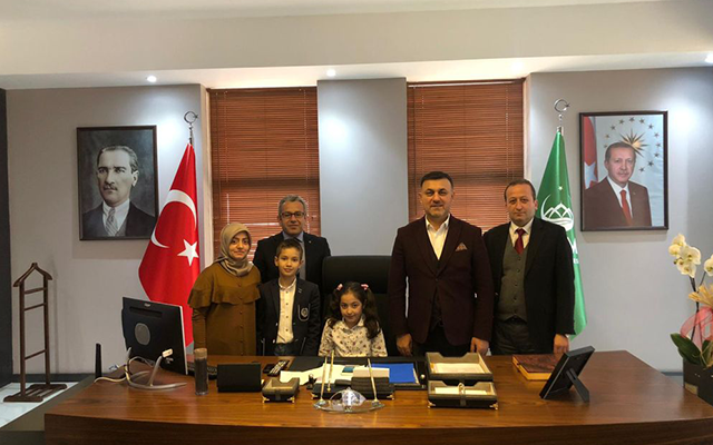 Minik Öğrencilerden Başkan Muhsin YAVUZa 23 Nisan Ziyareti