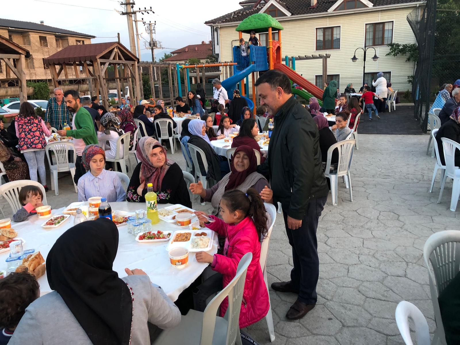 Başkan Yavuz, Topçular Mahallesinde Düzenlenen İftar Programına Katıldı