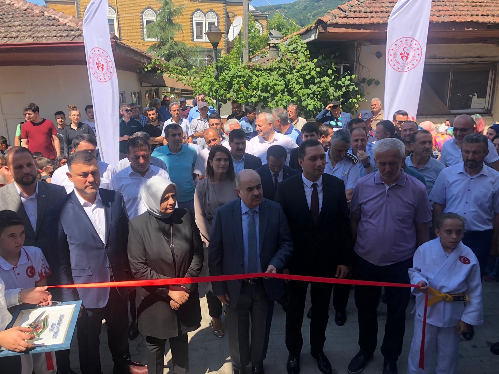 İlçe Gençlik Merkezinin Açılışı Gerçekleştirildi