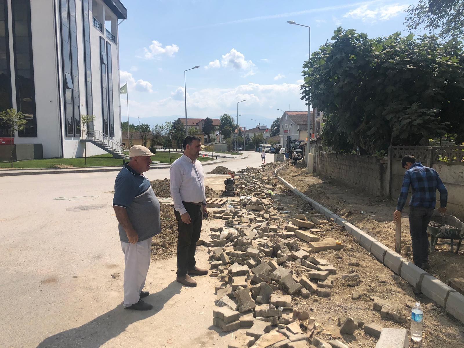 Ulucami Mahallesinde Kaldırım Çalışmalarına Başlandı