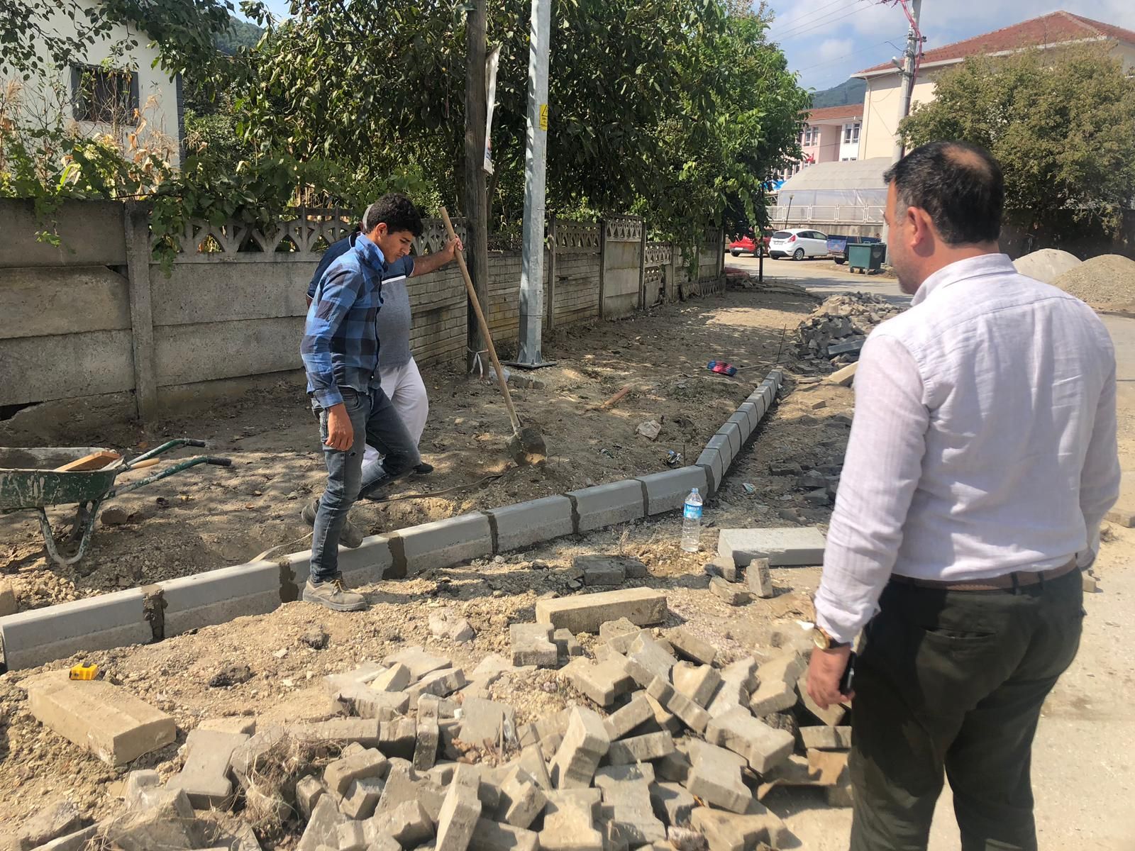 Ulucami Mahallesinde Kaldırım Çalışmalarına Başlandı