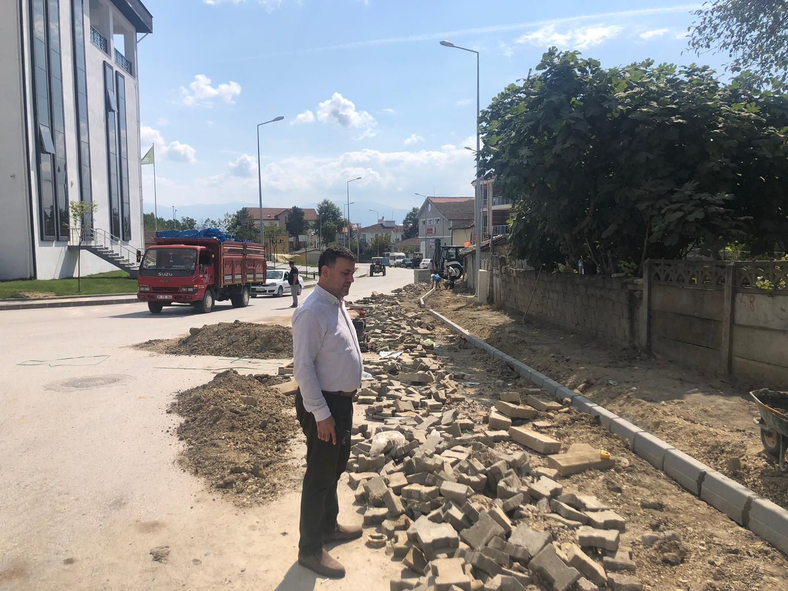 Ulucami Mahallesinde Kaldırım Çalışmalarına Başlandı