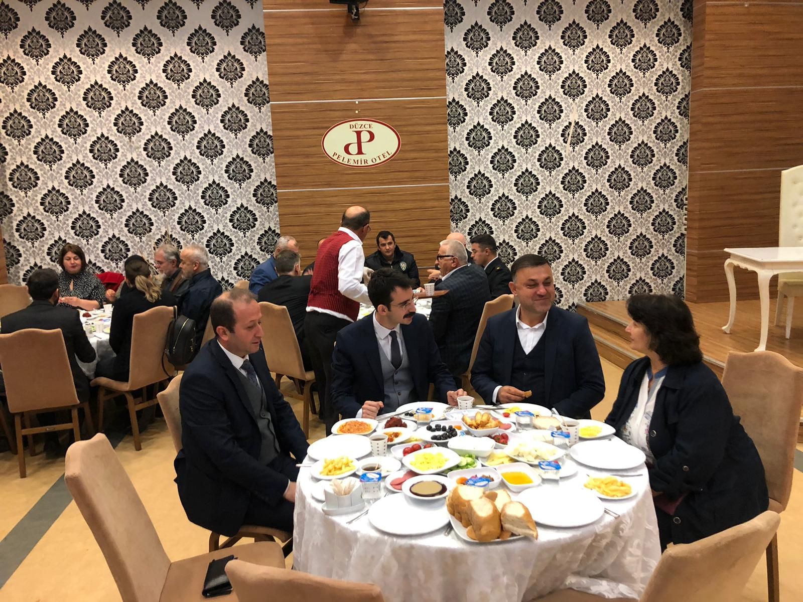 Başkna Yavuz İlçemizde Görev Yapan Öğretmenlerle Kahvaltıda Bir Araya Geldi
