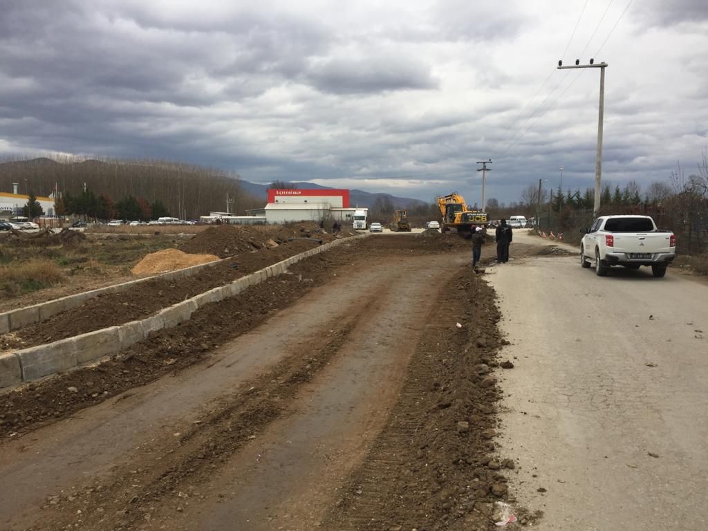 İlçemiz de Yol Yapım çalışmaları Devam Ediyor
