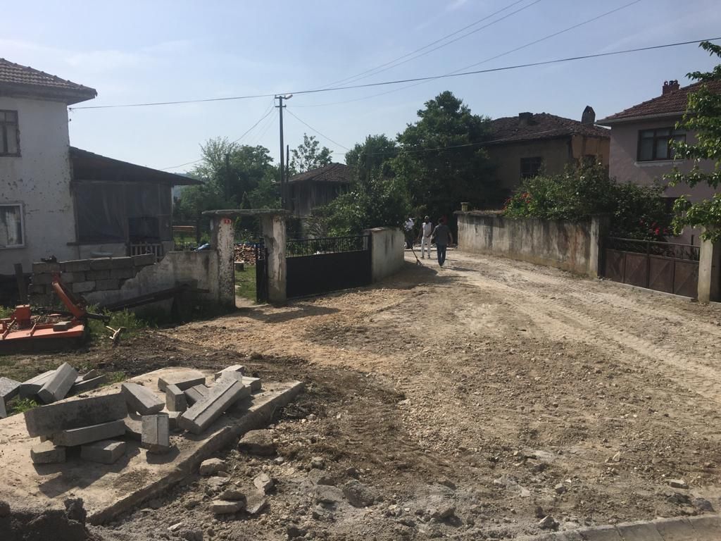 KİLİT PARKE TAŞI DÖŞEME ÇALIŞMALARI DEVAM EDİYOR