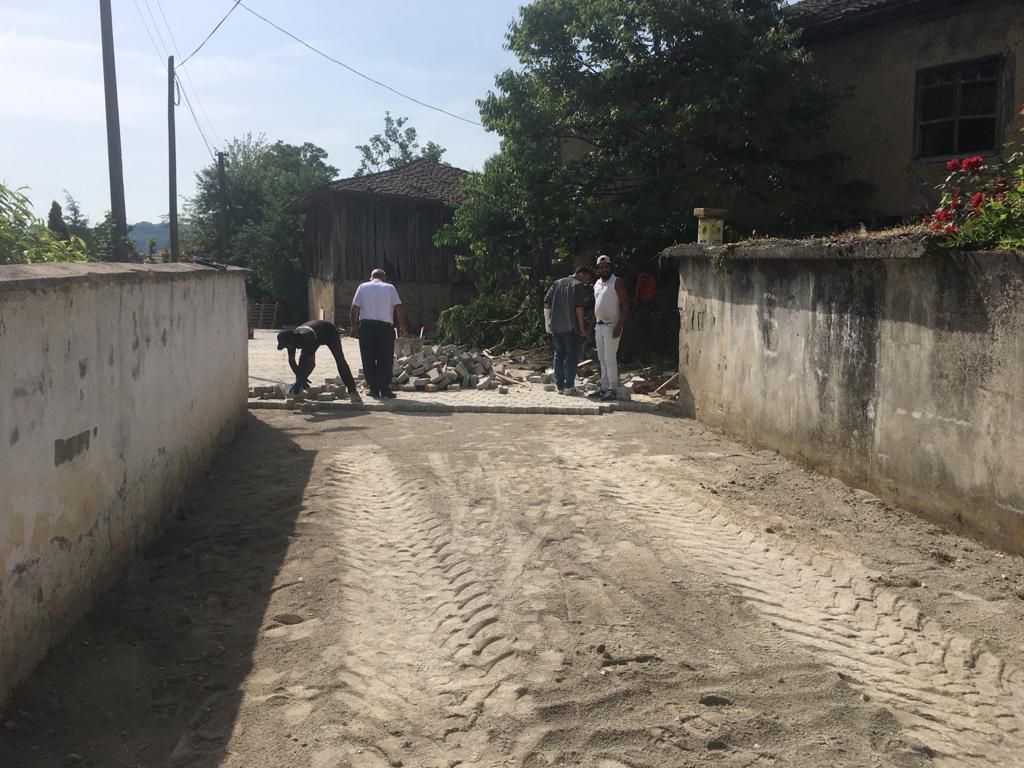 KİLİT PARKE TAŞI DÖŞEME ÇALIŞMALARI DEVAM EDİYOR